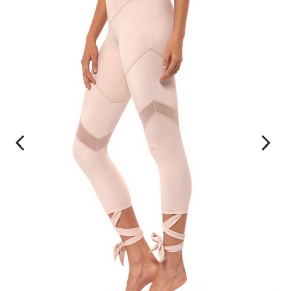 🩰 L’urv Attention Please Crop Leggings Blush 🩰 - Picture 2 of 7